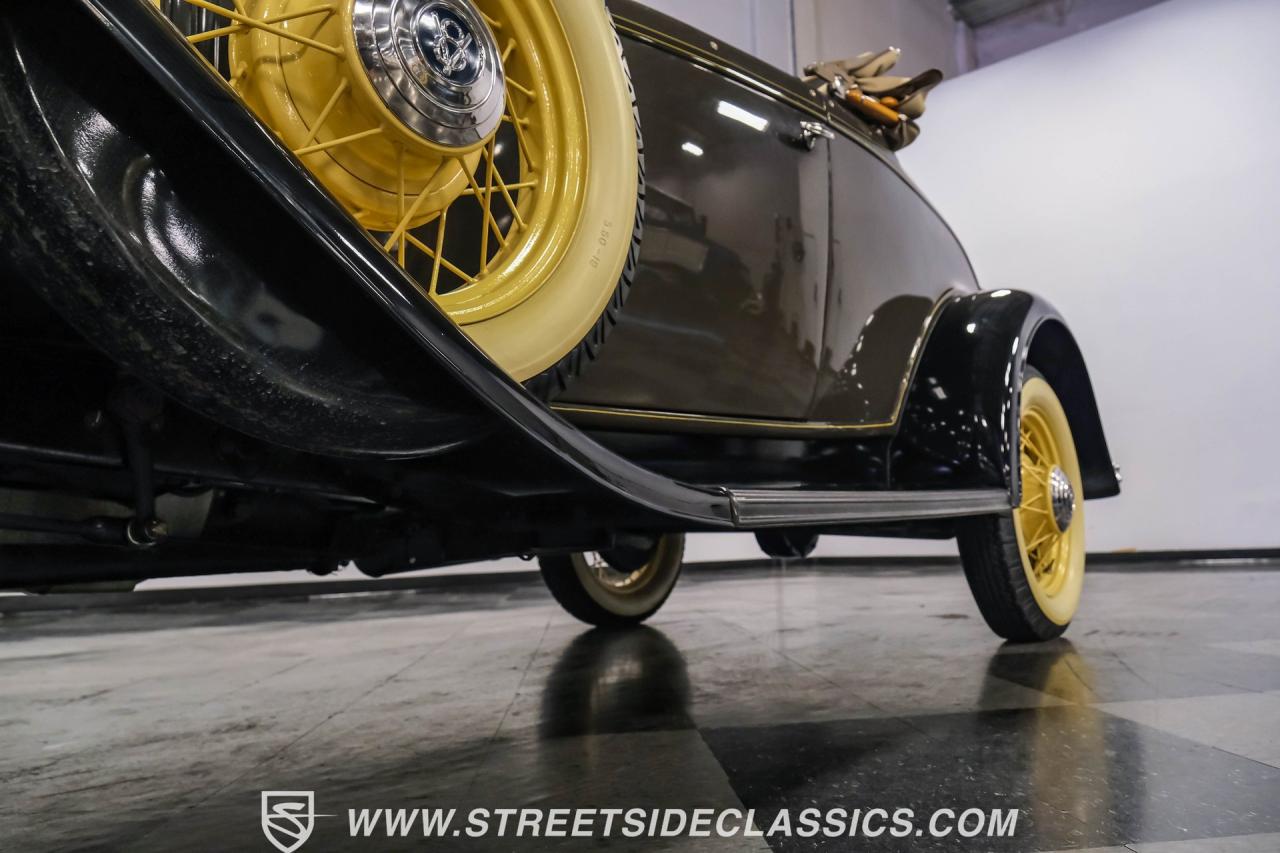 1932 Ford Model 18 V-8 Roadster Deluxe