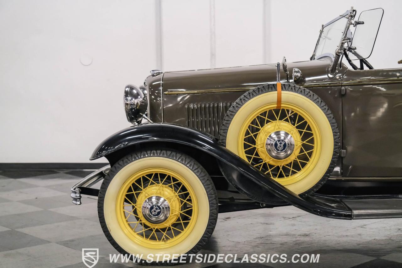 1932 Ford Model 18 V-8 Roadster Deluxe