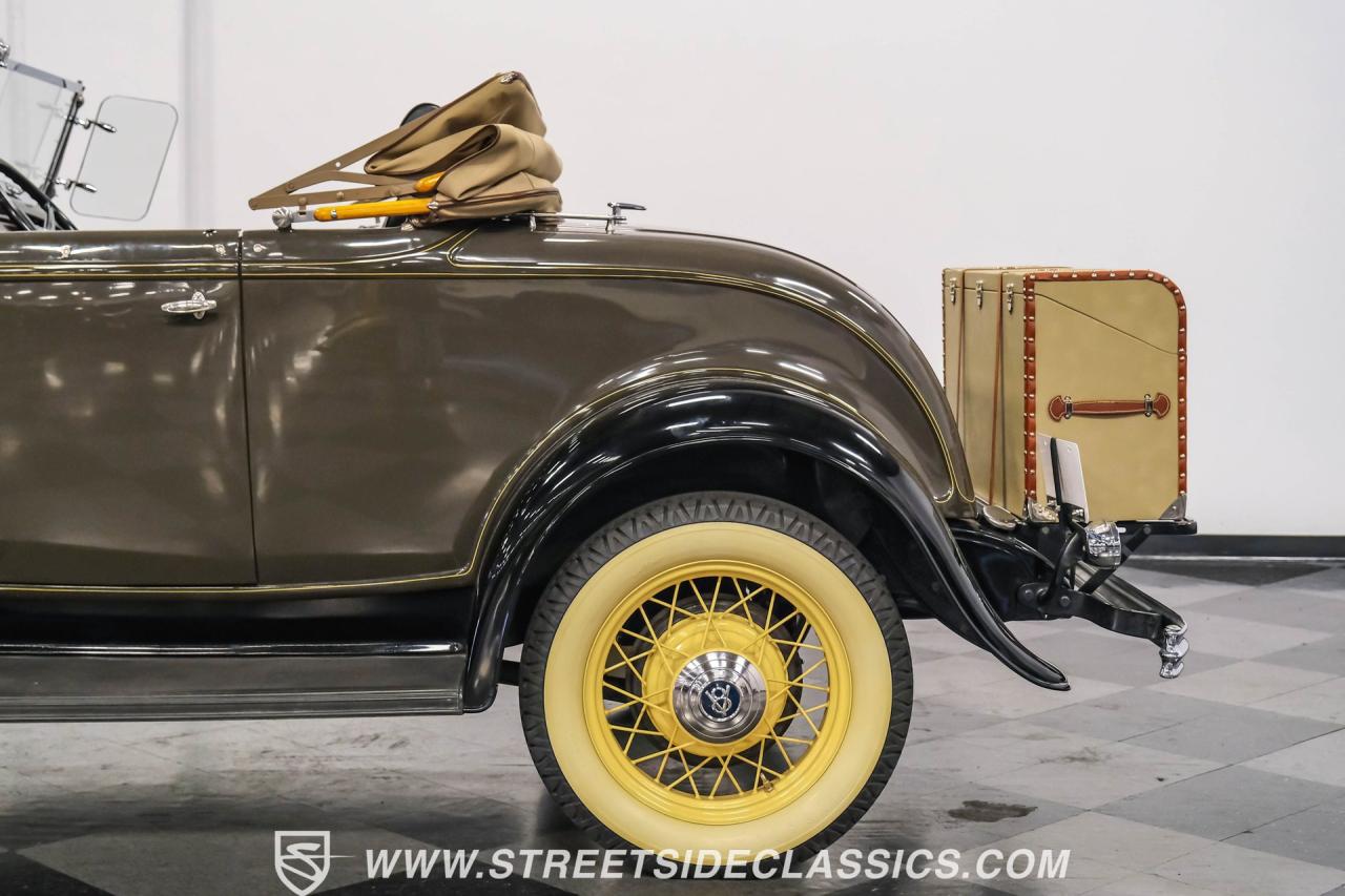 1932 Ford Model 18 V-8 Roadster Deluxe