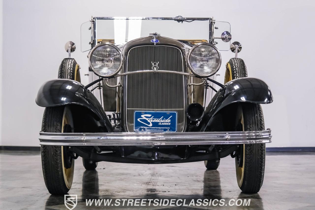 1932 Ford Model 18 V-8 Roadster Deluxe