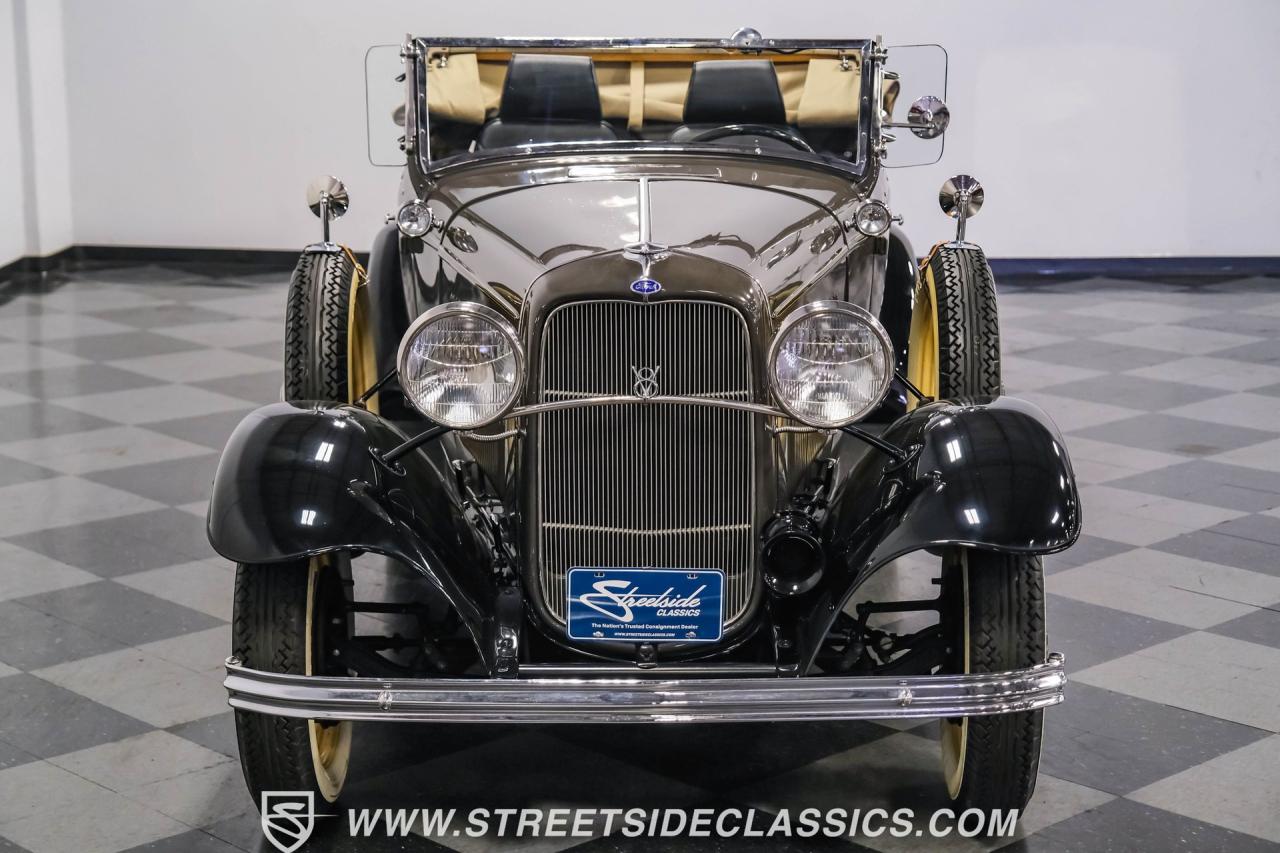 1932 Ford Model 18 V-8 Roadster Deluxe