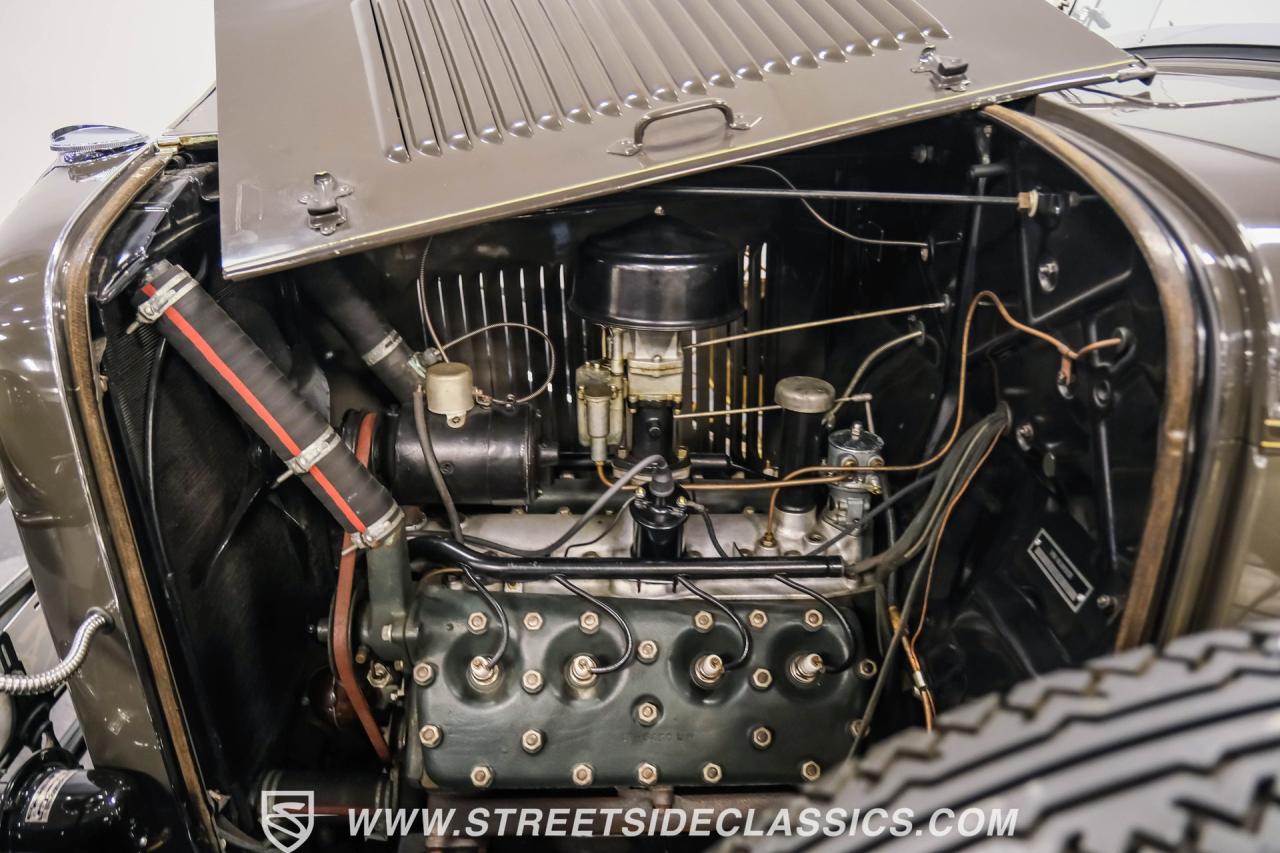 1932 Ford Model 18 V-8 Roadster Deluxe
