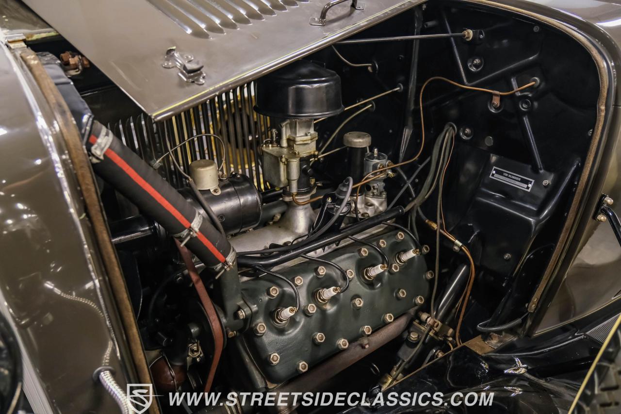 1932 Ford Model 18 V-8 Roadster Deluxe