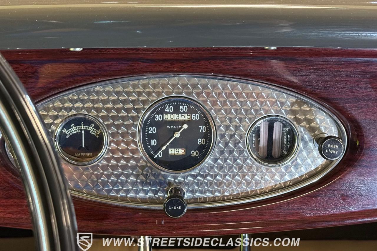 1932 Ford Model 18 V-8 Roadster Deluxe