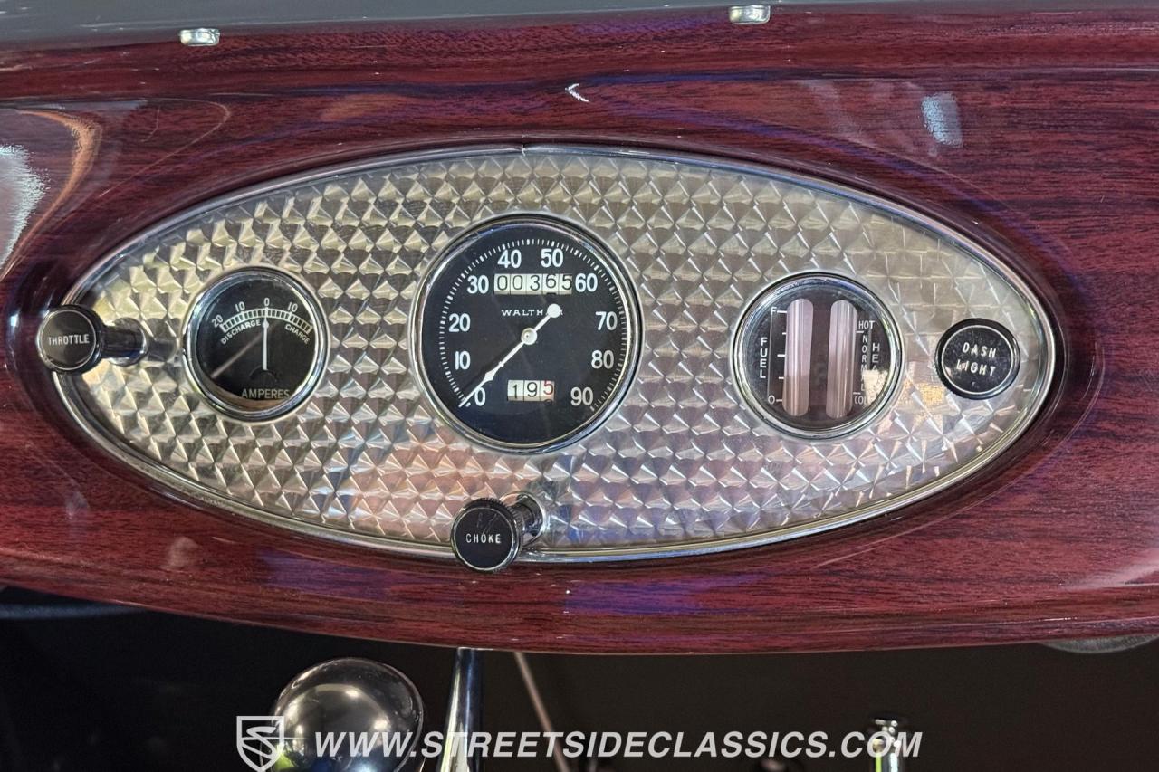 1932 Ford Model 18 V-8 Roadster Deluxe