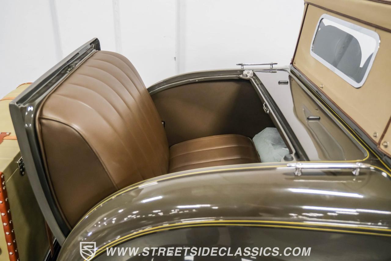 1932 Ford Model 18 V-8 Roadster Deluxe