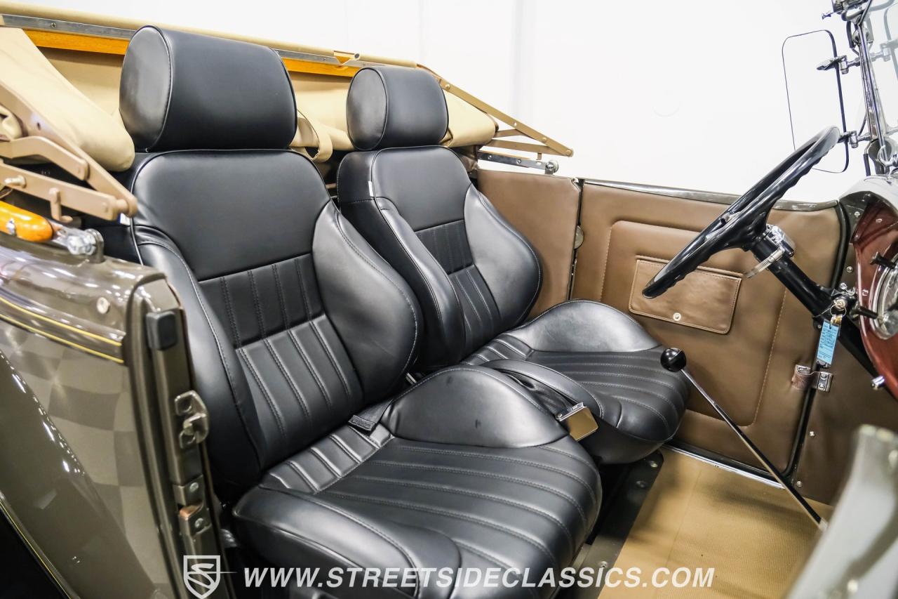 1932 Ford Model 18 V-8 Roadster Deluxe