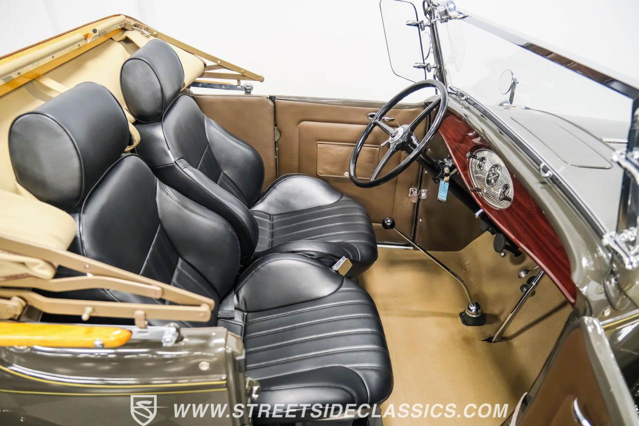 1932 Ford Model 18 V-8 Roadster Deluxe