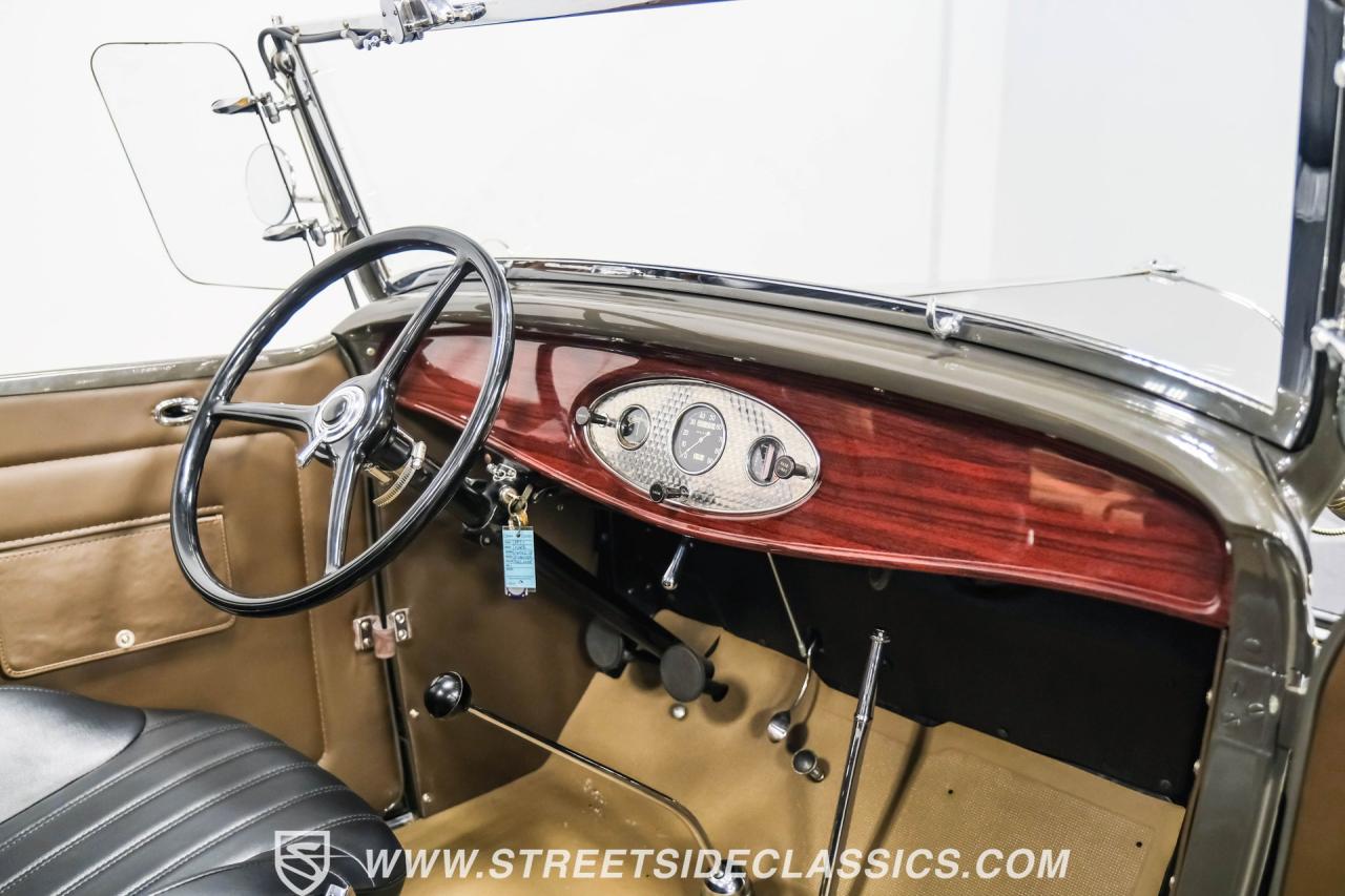 1932 Ford Model 18 V-8 Roadster Deluxe