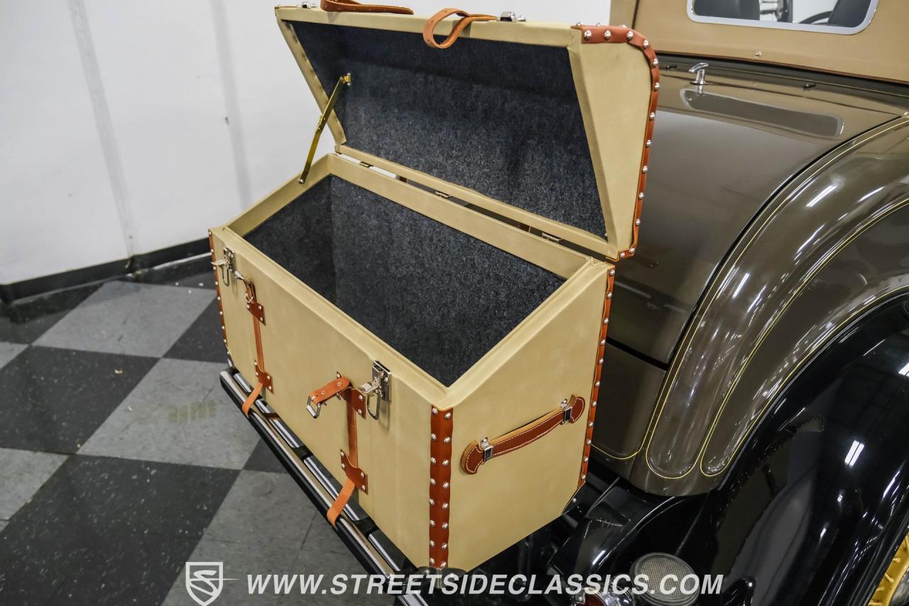 1932 Ford Model 18 V-8 Roadster Deluxe