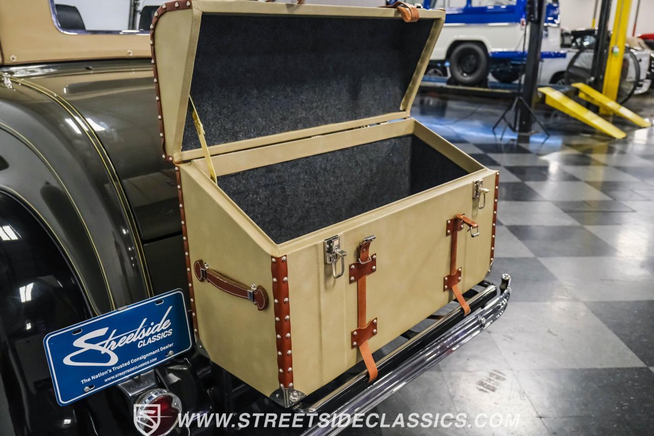 1932 Ford Model 18 V-8 Roadster Deluxe