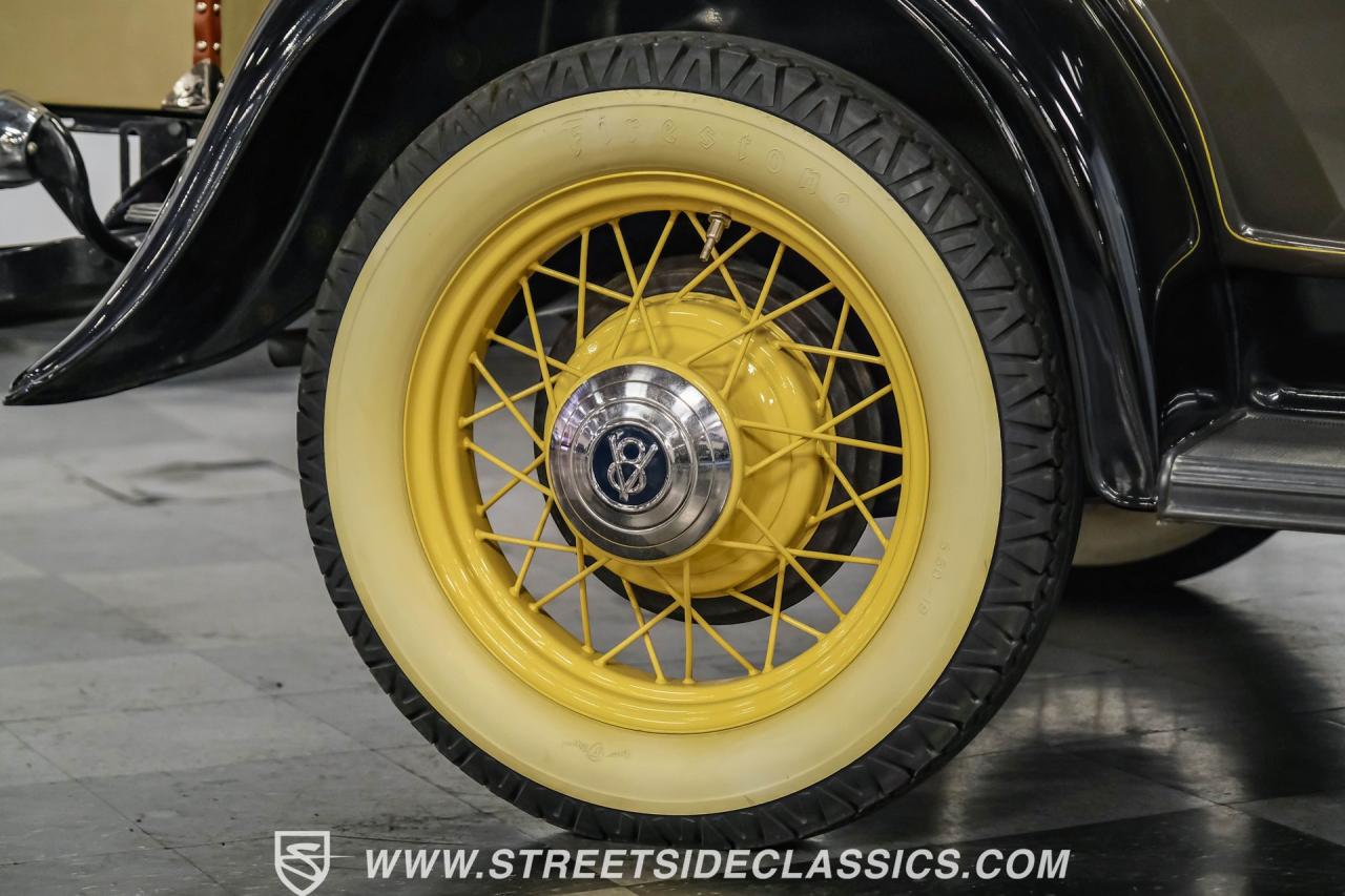 1932 Ford Model 18 V-8 Roadster Deluxe