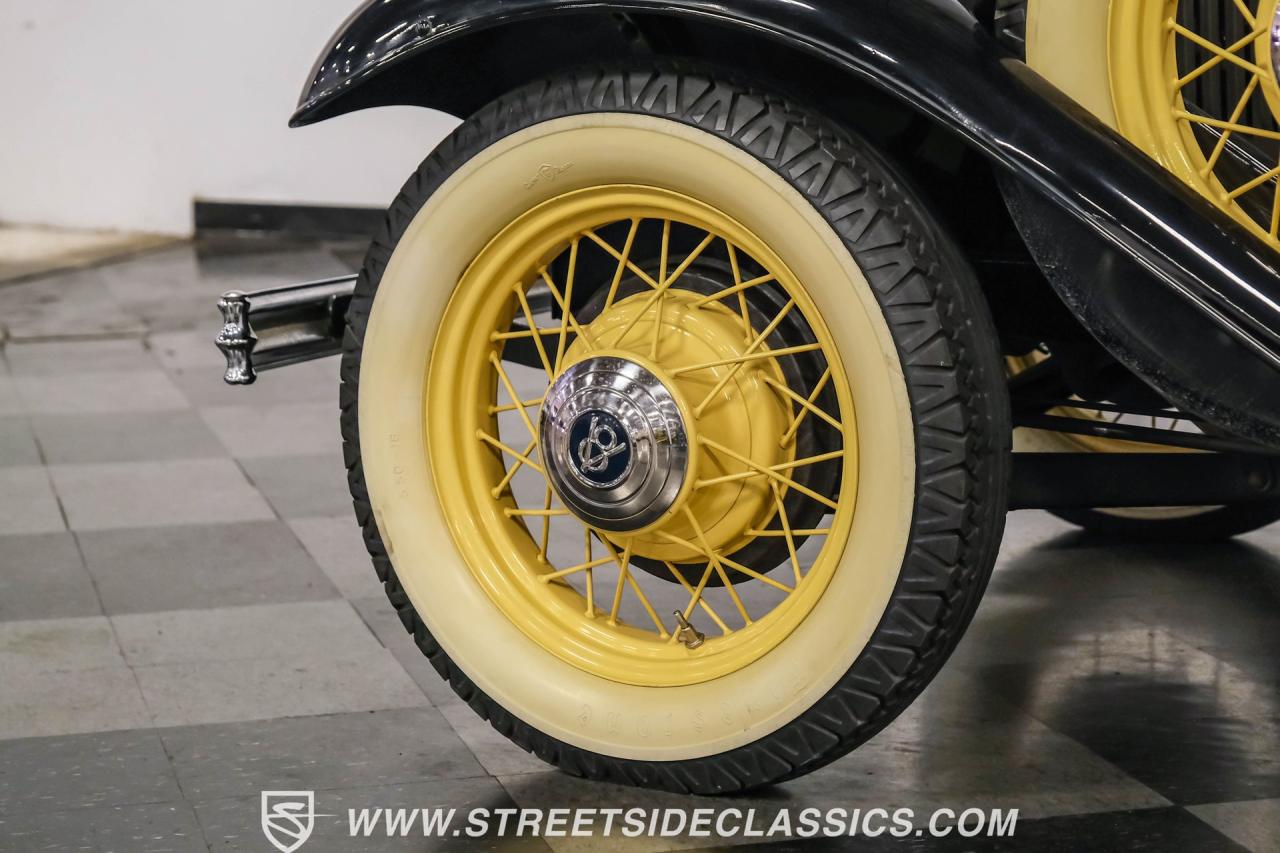 1932 Ford Model 18 V-8 Roadster Deluxe