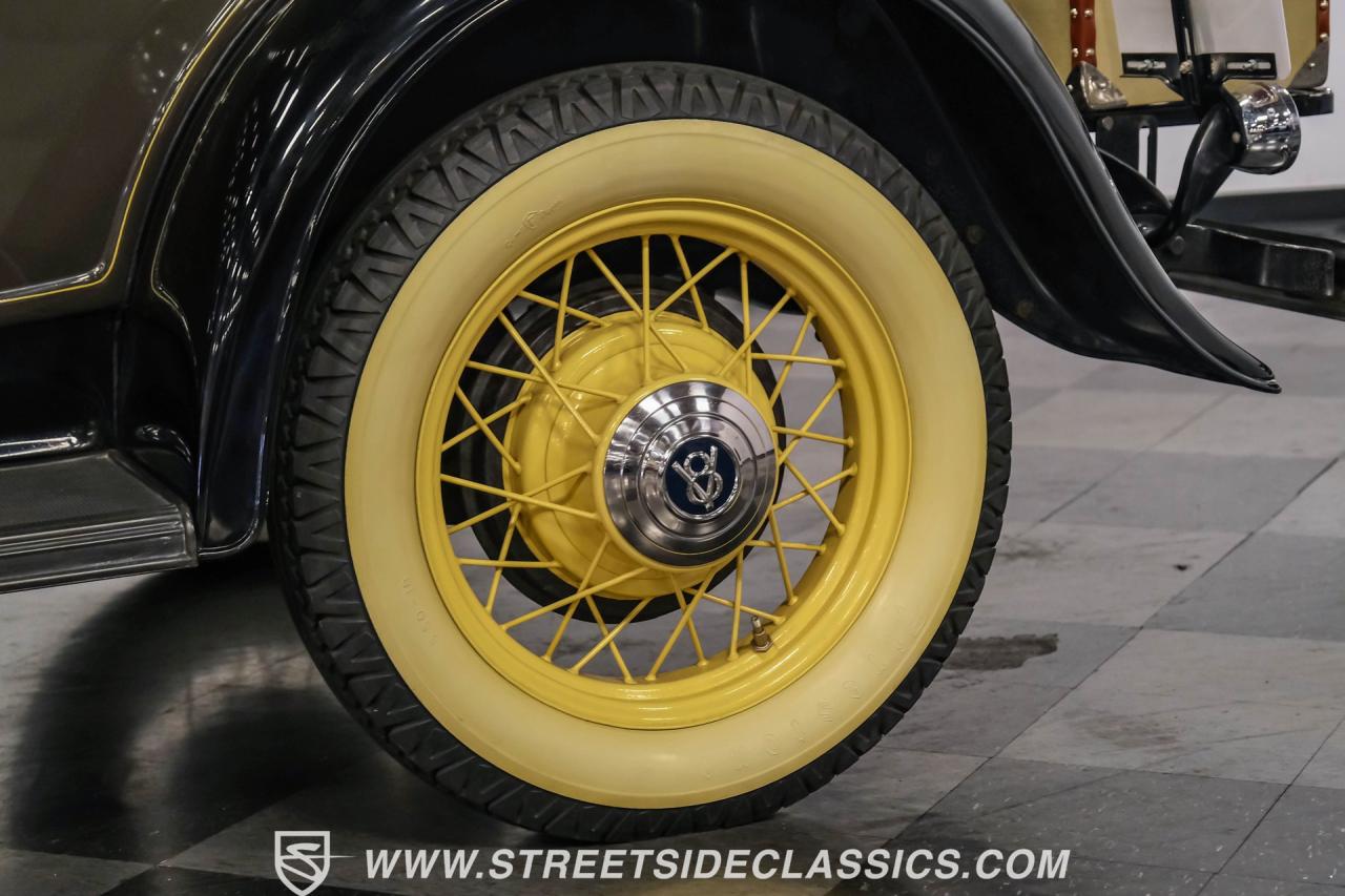 1932 Ford Model 18 V-8 Roadster Deluxe