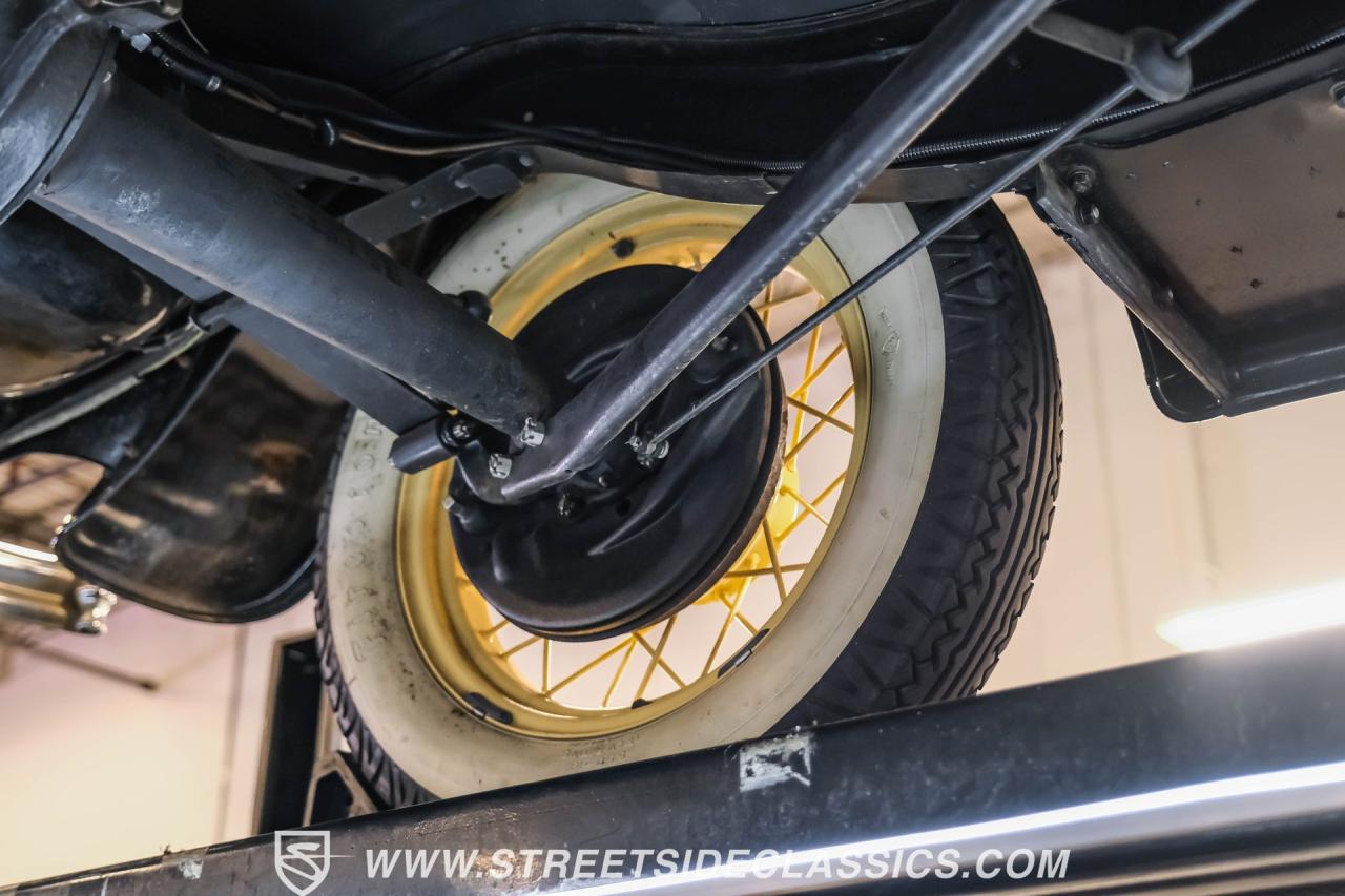 1932 Ford Model 18 V-8 Roadster Deluxe