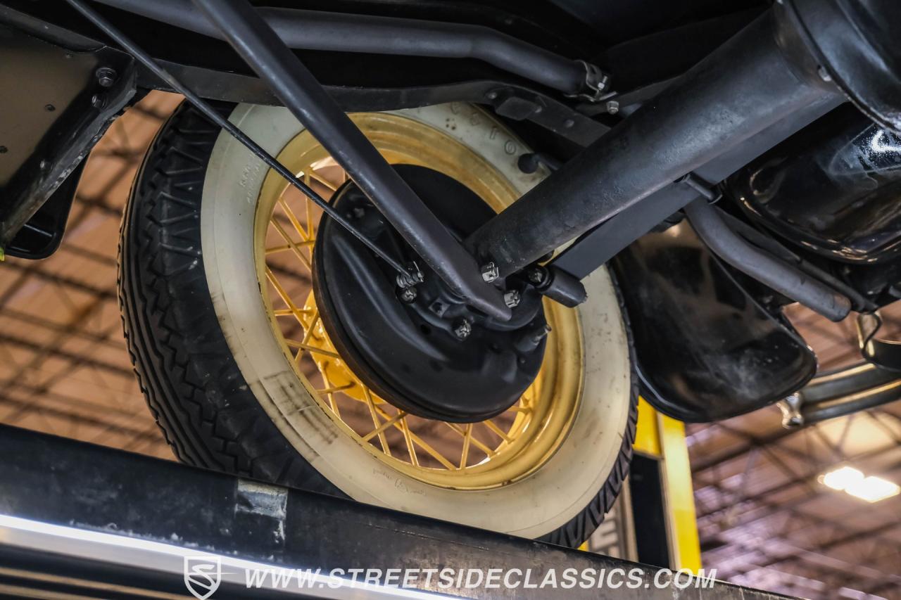 1932 Ford Model 18 V-8 Roadster Deluxe