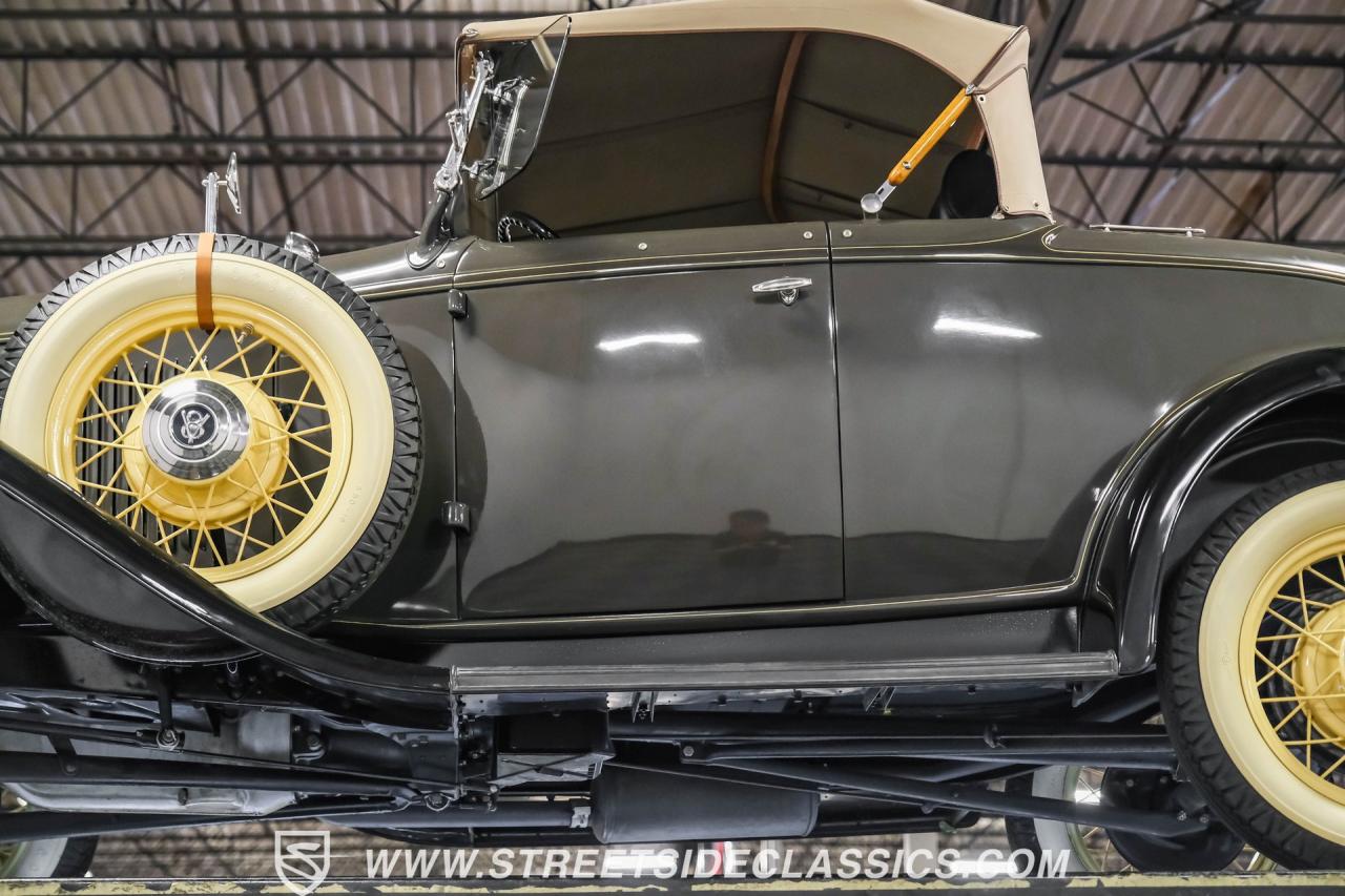 1932 Ford Model 18 V-8 Roadster Deluxe