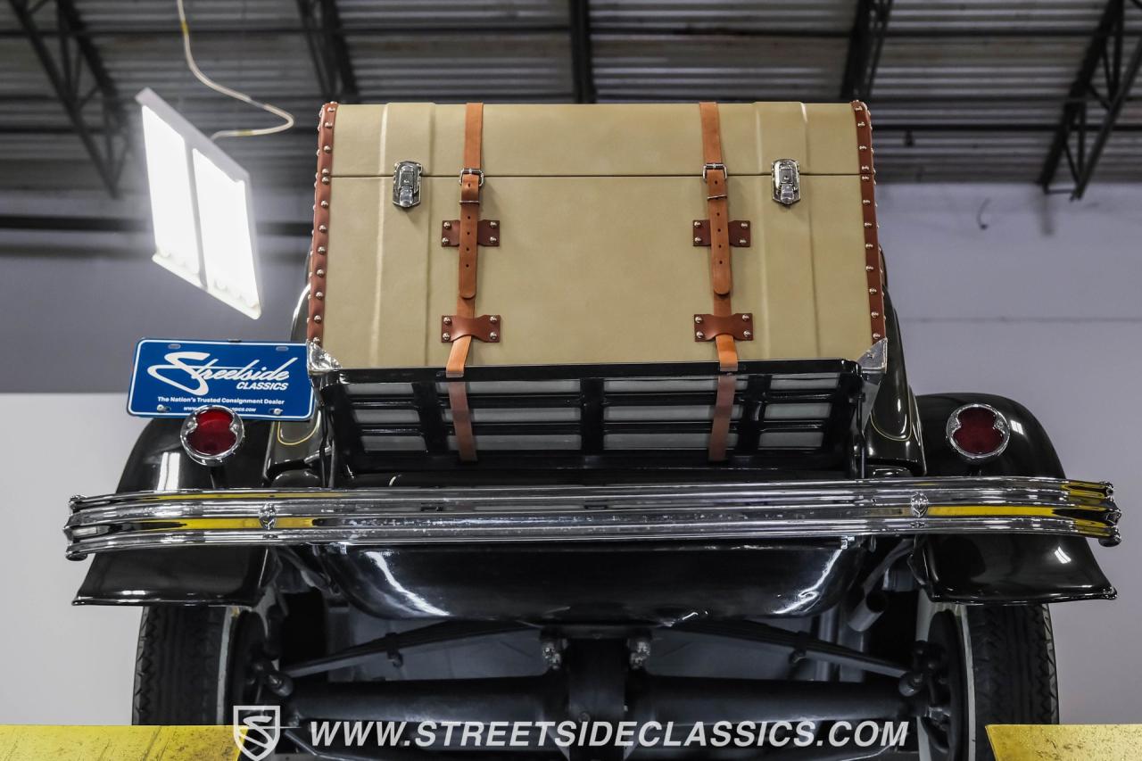 1932 Ford Model 18 V-8 Roadster Deluxe