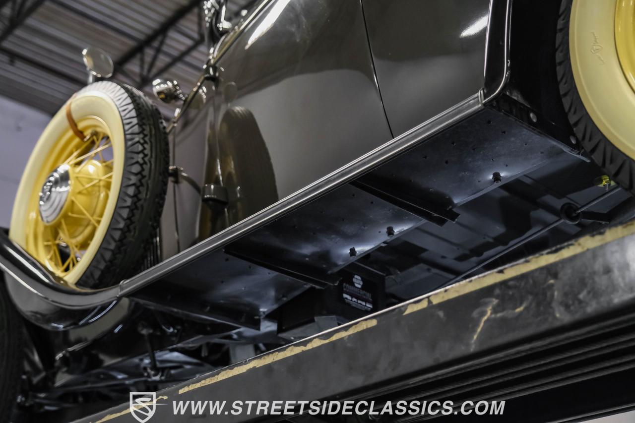 1932 Ford Model 18 V-8 Roadster Deluxe