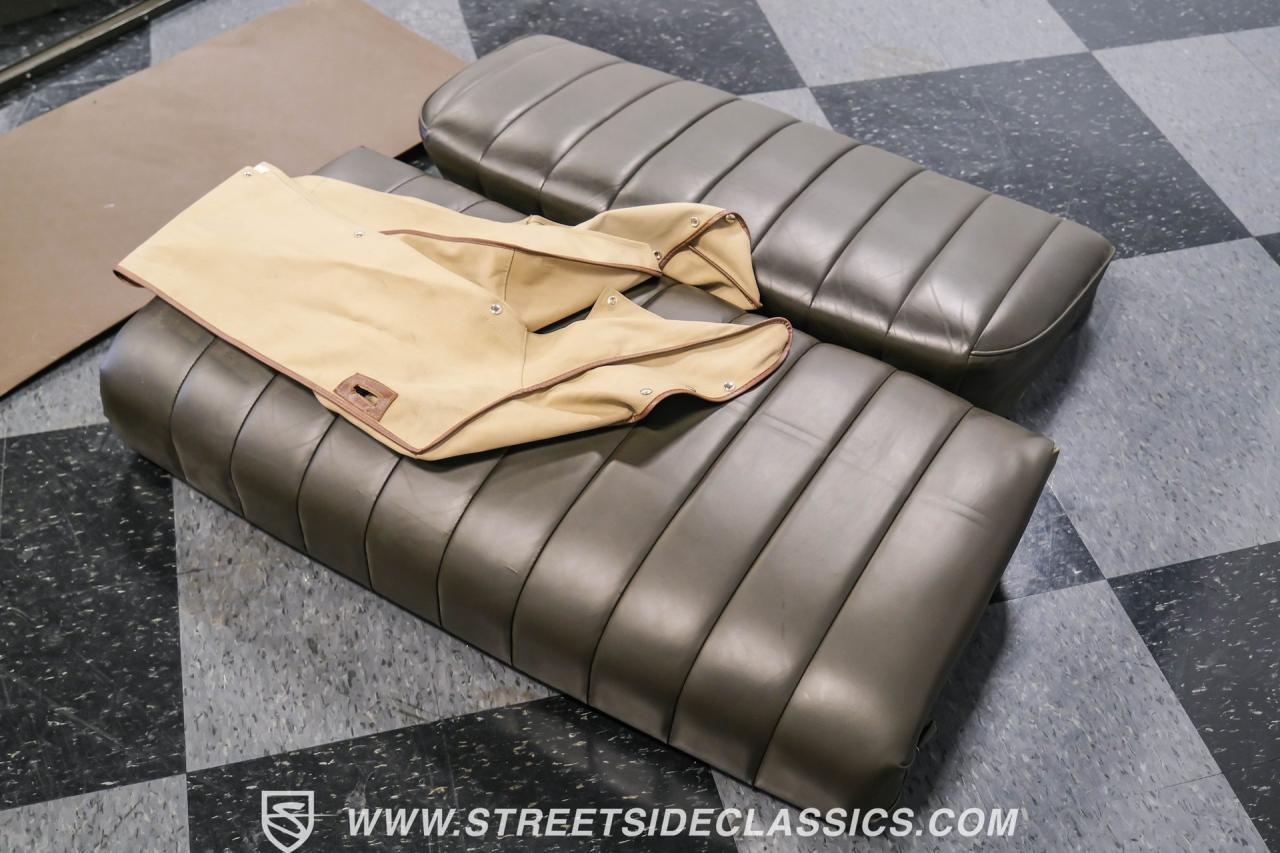 1932 Ford Model 18 V-8 Roadster Deluxe