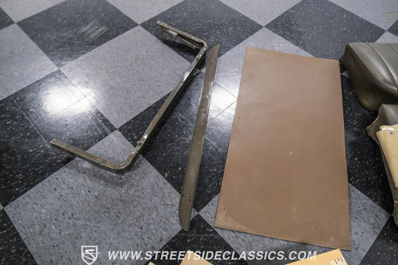 1932 Ford Model 18 V-8 Roadster Deluxe