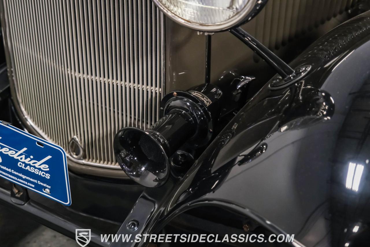 1932 Ford Model 18 V-8 Roadster Deluxe