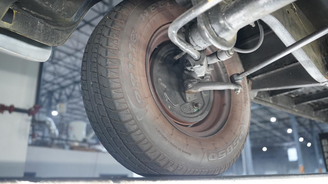 1966 Volkswagen 13 Window Deluxe Walkthrough Bus