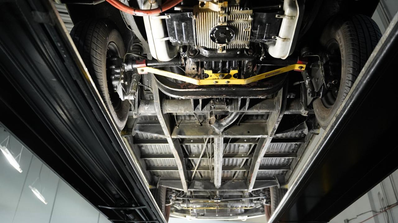 1966 Volkswagen 13 Window Deluxe Walkthrough Bus