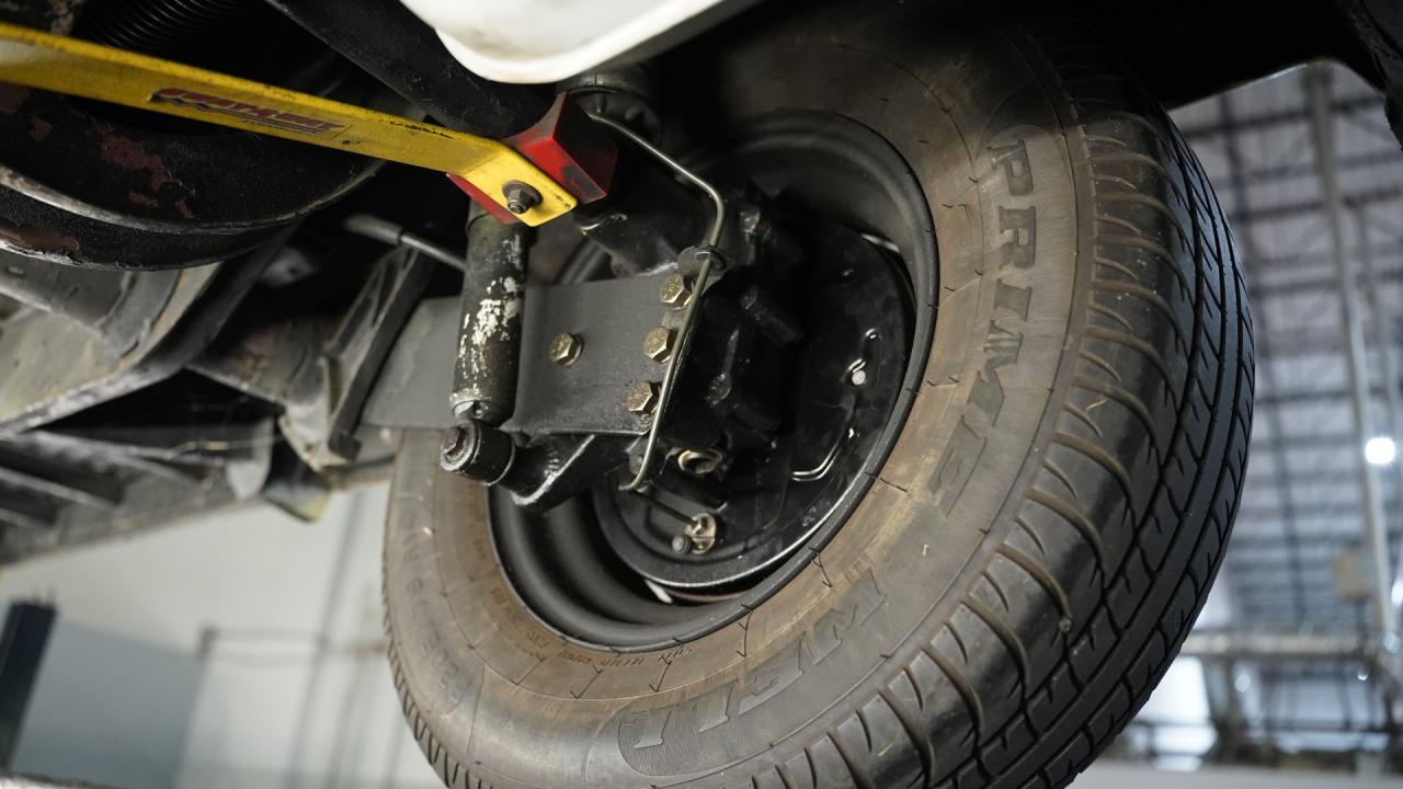 1966 Volkswagen 13 Window Deluxe Walkthrough Bus