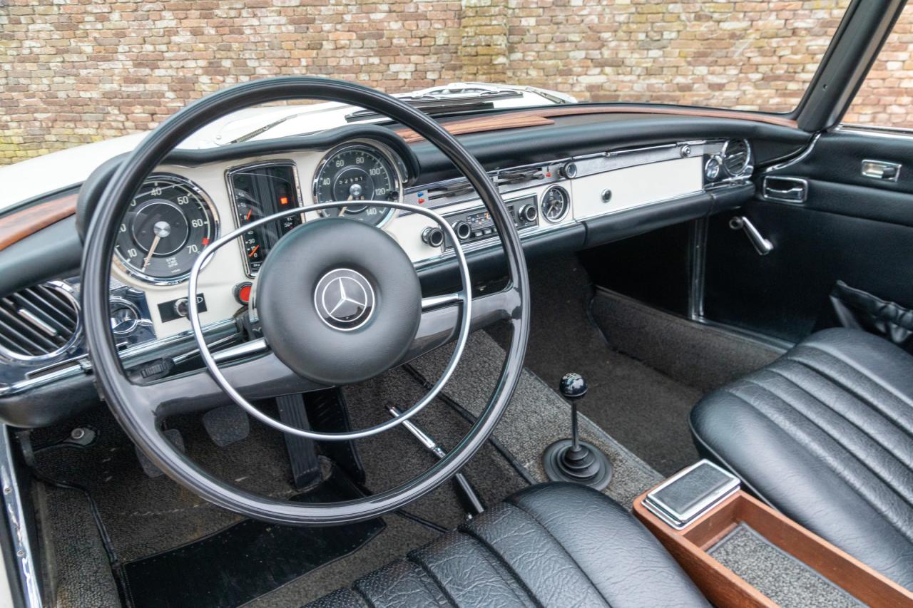 1970 Mercedes - Benz SL 280 Pagode