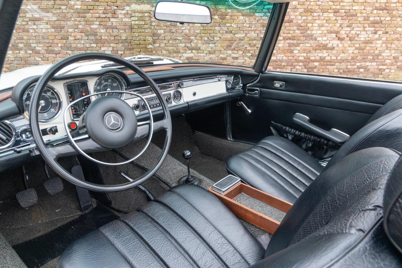 1970 Mercedes - Benz SL 280 Pagode