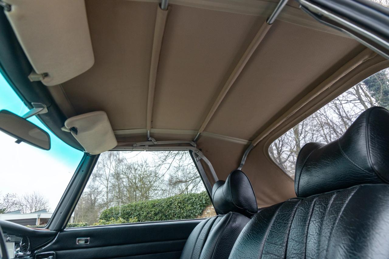 1970 Mercedes - Benz SL 280 Pagode