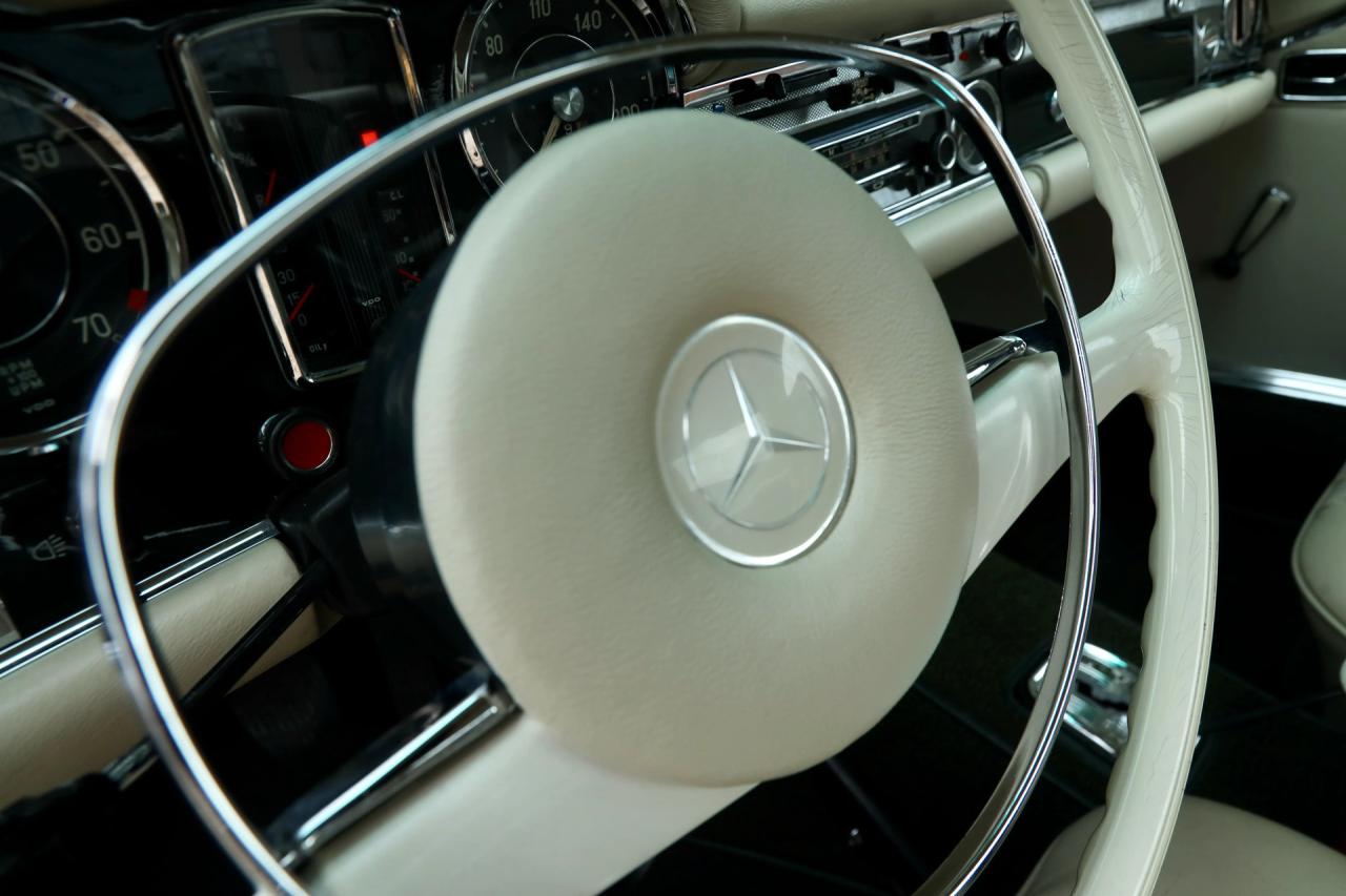 1970 Mercedes - Benz Mercedes Benz 280 SL Pagode &ldquo;MB Datenkarte correct&rdquo;