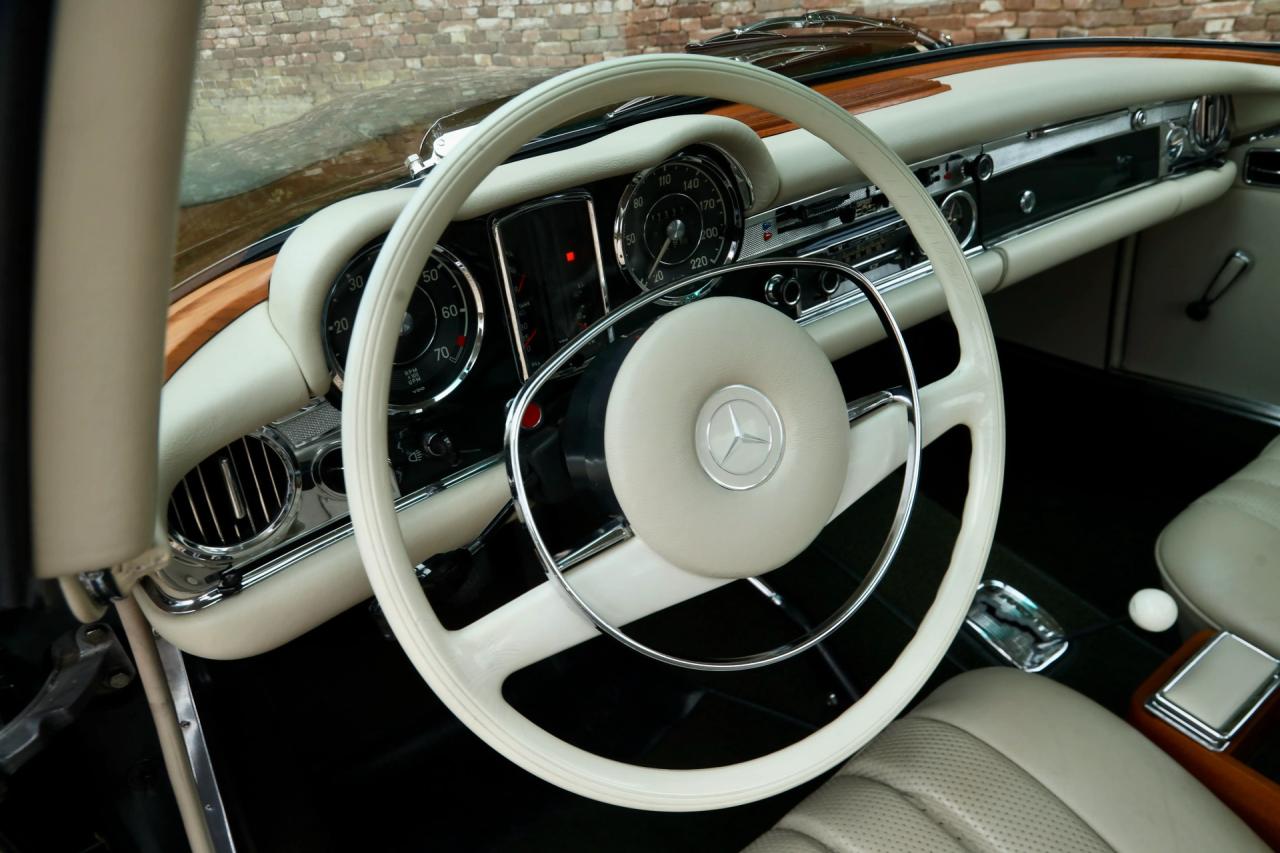 1970 Mercedes - Benz Mercedes Benz 280 SL Pagode &ldquo;MB Datenkarte correct&rdquo;