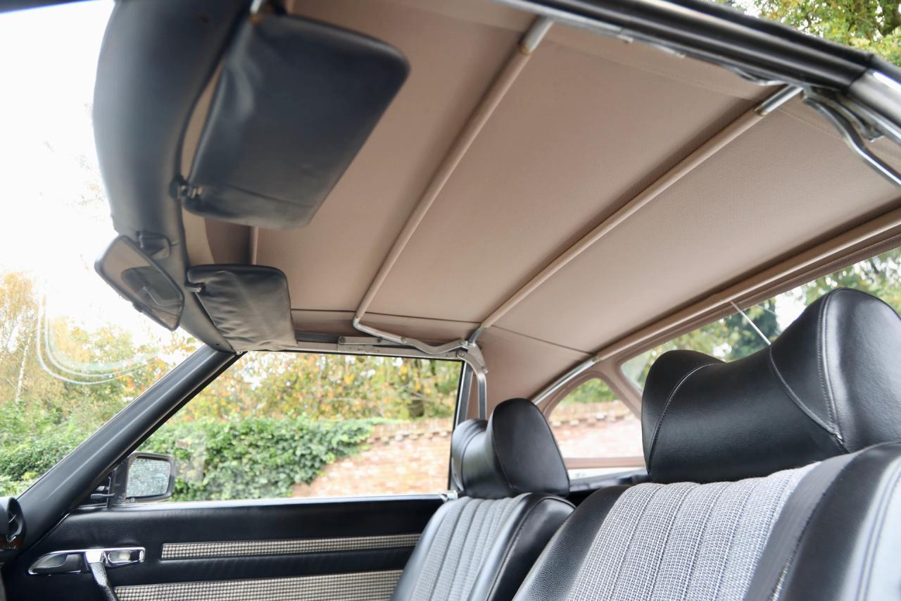 1977 Mercedes - Benz Mercedes Benz 280 SL &ldquo;Classicweiss&rdquo;