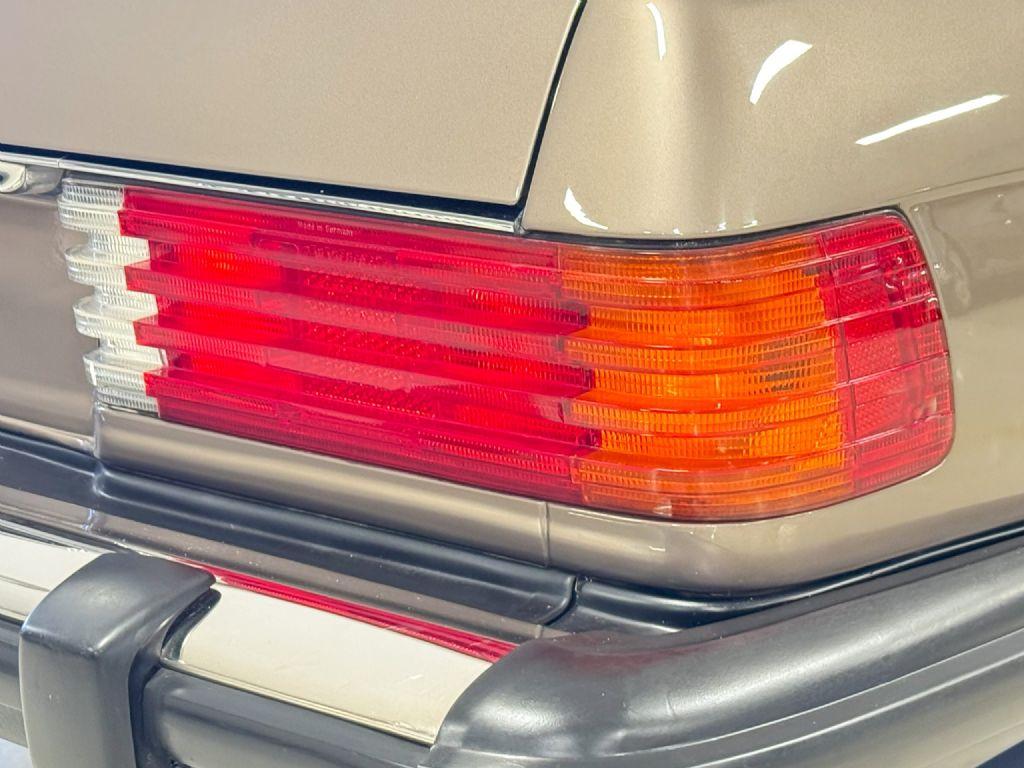1989 Mercedes - Benz 560SL