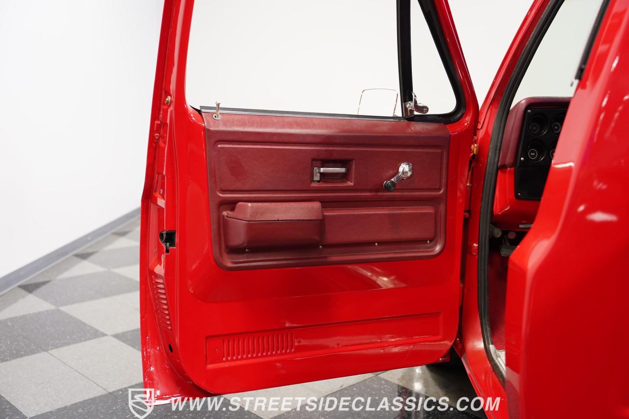 1976 Chevrolet C10 Custom Deluxe Stepside