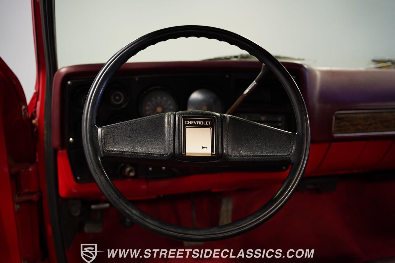 1976 Chevrolet C10 Custom Deluxe Stepside