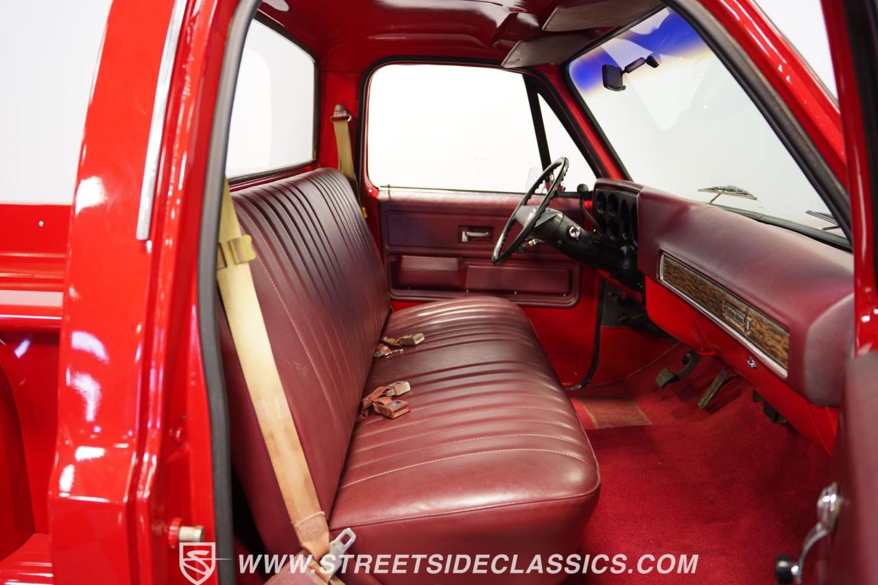 1976 Chevrolet C10 Custom Deluxe Stepside