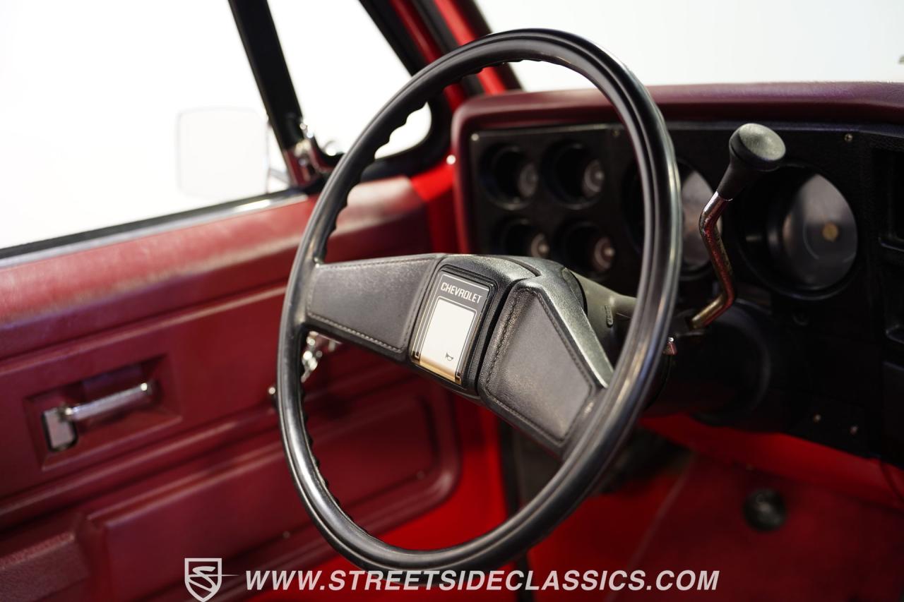 1976 Chevrolet C10 Custom Deluxe Stepside