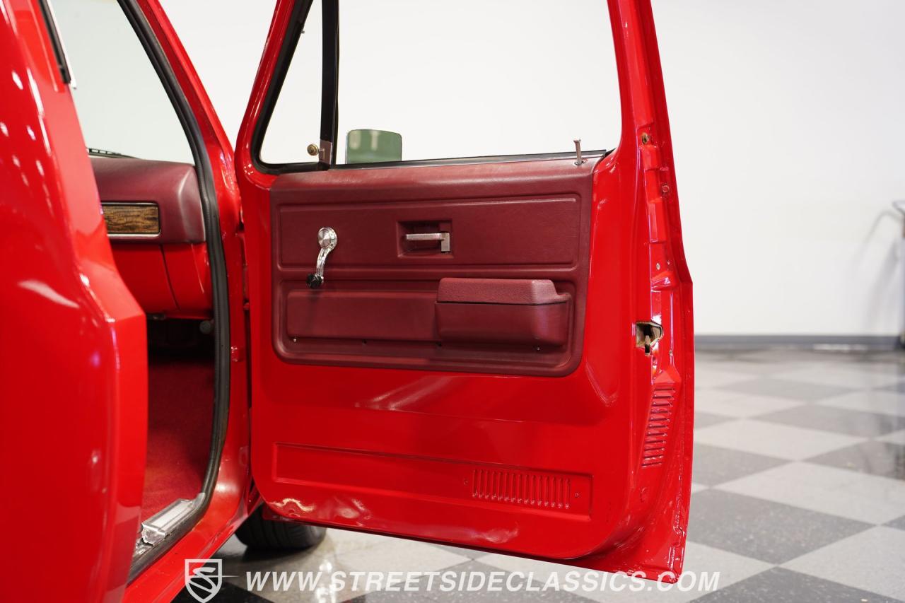 1976 Chevrolet C10 Custom Deluxe Stepside