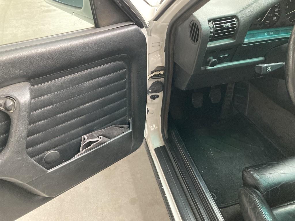 1987 BMW 325i  Cabrio