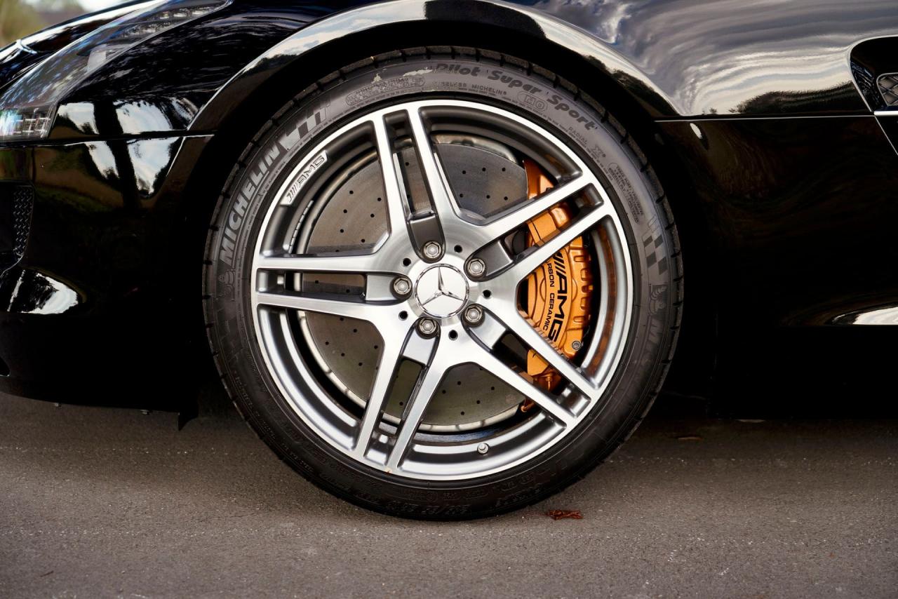 2012 Mercedes - Benz SLS AMG Roadster