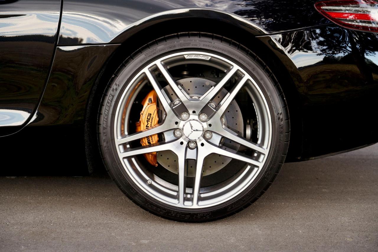 2012 Mercedes - Benz SLS AMG Roadster