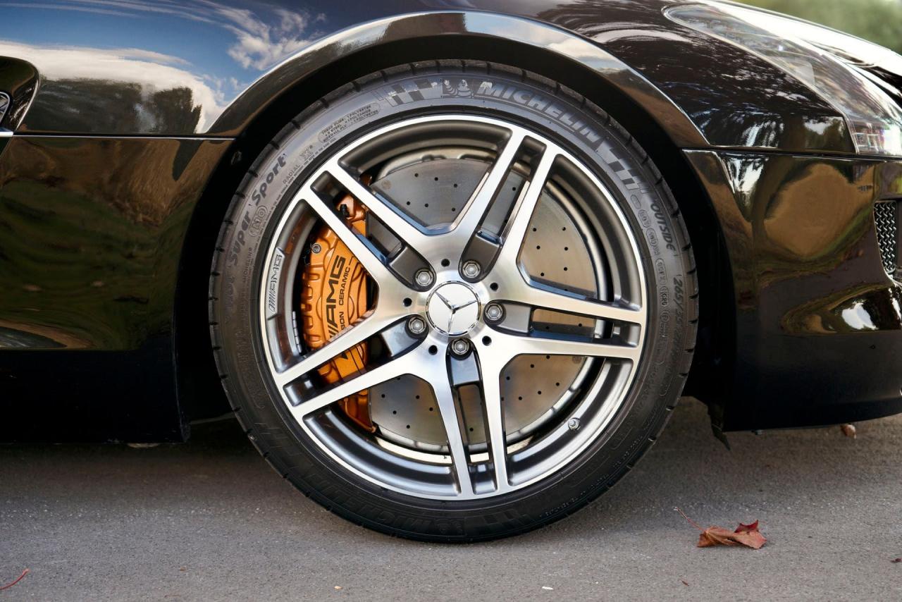 2012 Mercedes - Benz SLS AMG Roadster