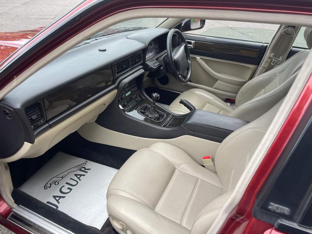 1995 Jaguar XJR