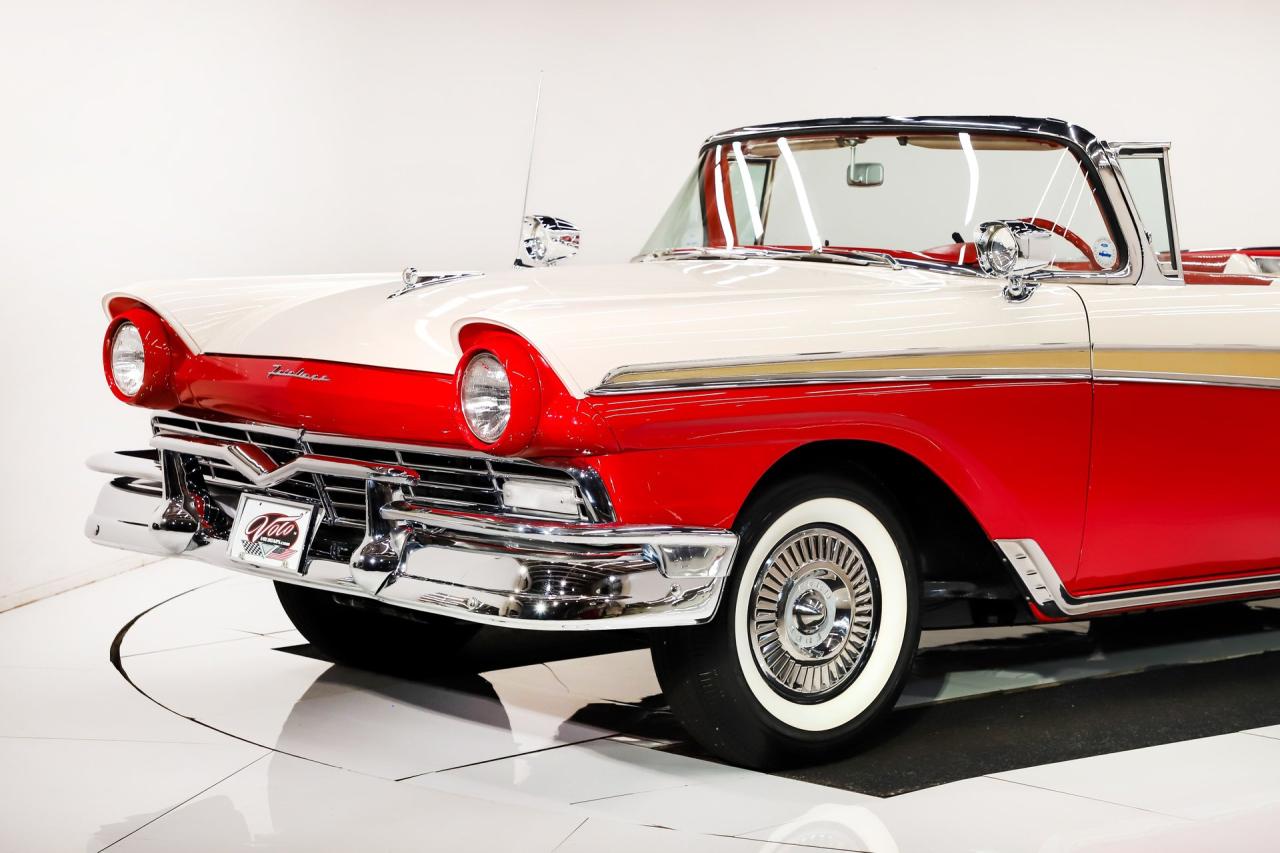 1957 Ford Fairlane 500 Skyliner