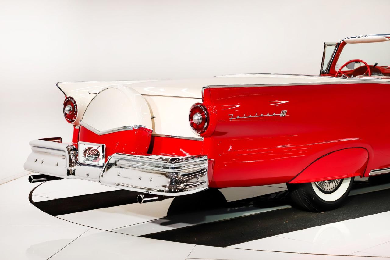 1957 Ford Fairlane 500 Skyliner