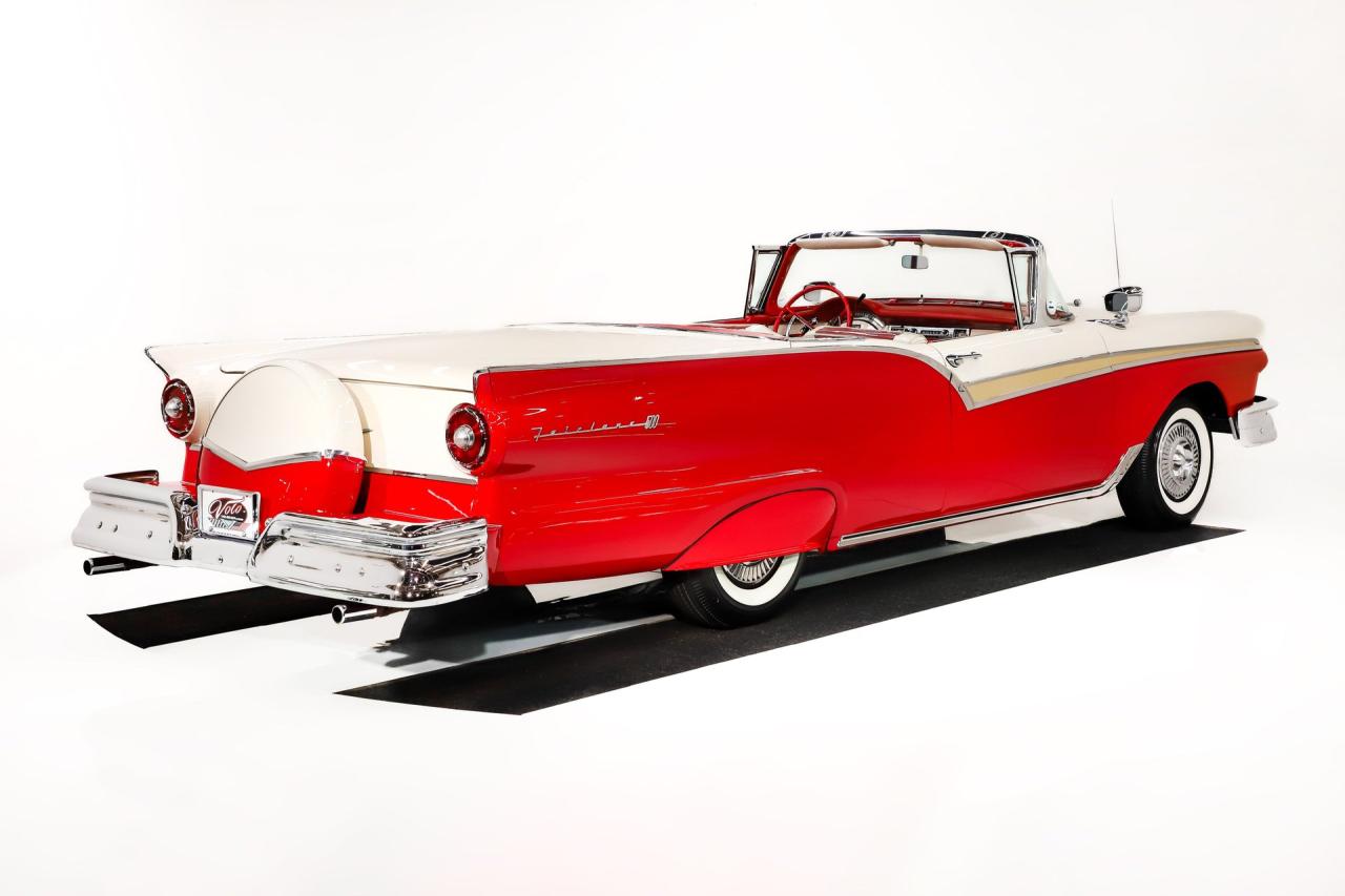1957 Ford Fairlane 500 Skyliner