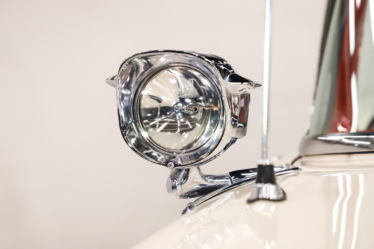 1957 Ford Fairlane 500 Skyliner